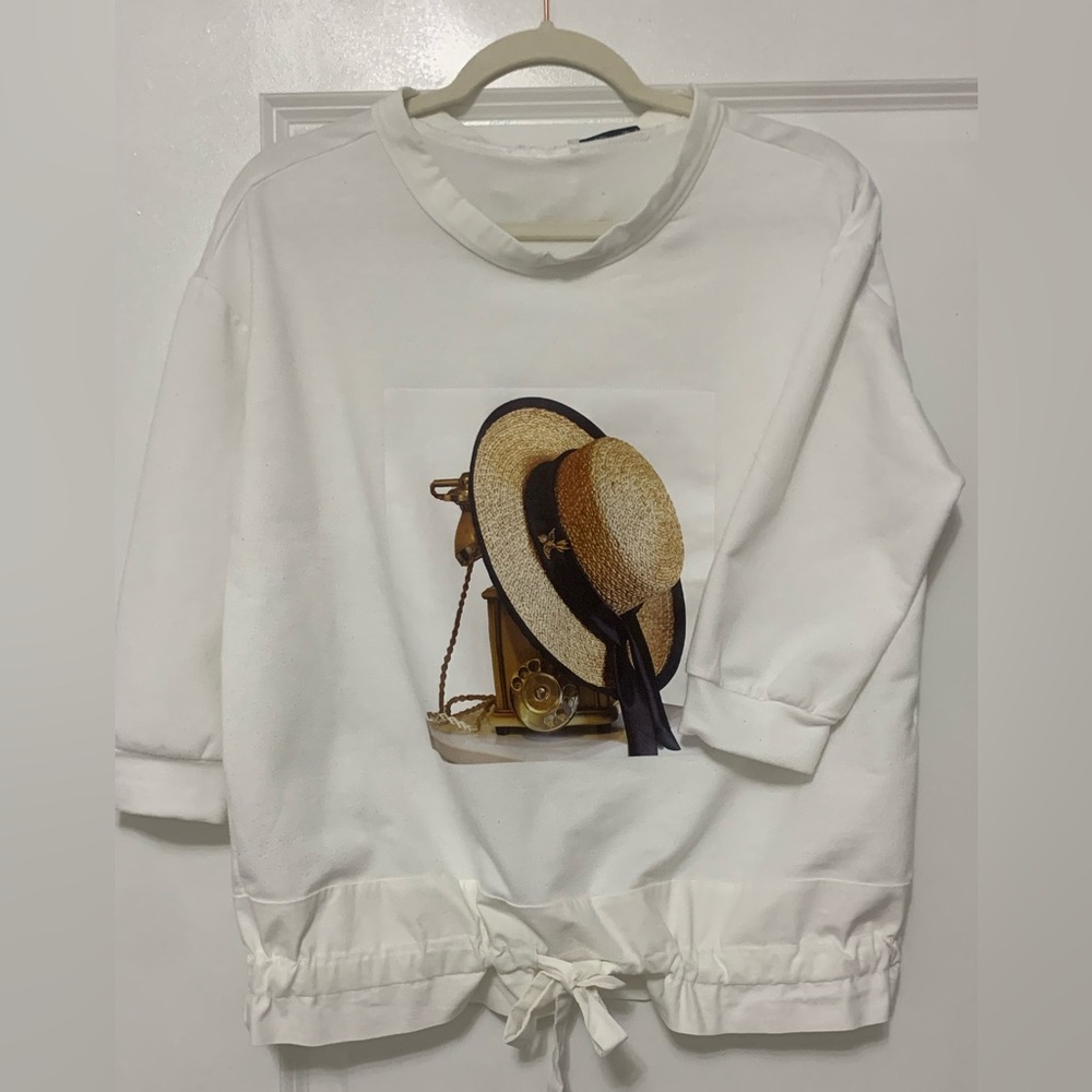 70 % cotton White Graphic Drawstring Pullover with Straw Hat Print